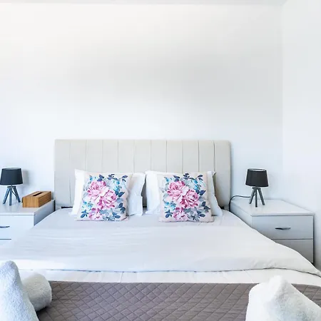 Solana 2-bedroom Apartman Lárnaka